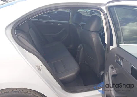 2017 Volkswagen Jetta 1.8T Sel/1.8T Sel Premium z USA, uszkodzony, nr VIN 3VWL17AJ2HM338922